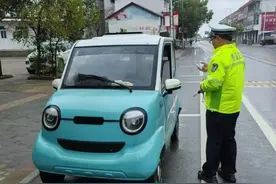 交警提醒：70岁以上持有驾驶证，这3点要注意，以免驾照被注销图片