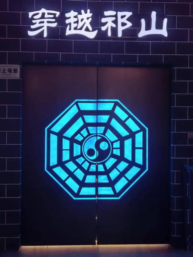 一祠承文脉，满园忆三国。