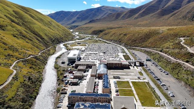 国庆中秋假期第三天，莲宝叶则景区迎来客流小高峰