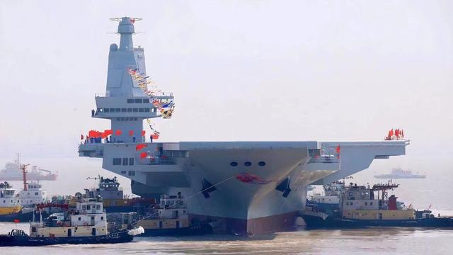 福建舰服役在即：电磁弹射领先福特号，但更关键的是远洋战力体系