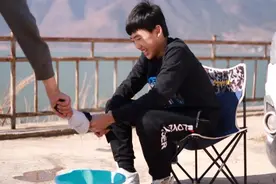 儿子厌学，父亲裸辞开房车带儿子全国旅游54天，归来时已脱胎换骨图片