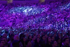 黄仁勋甩出最强AI核弹，GPU性能暴涨30倍，瓦力机器人惊艳登场图片