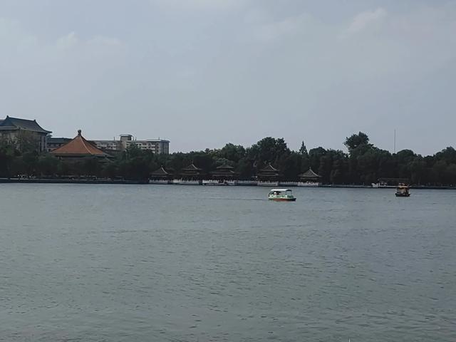 北京北海公园：五朝皇家园林！核心景区琼华岛周边美景。