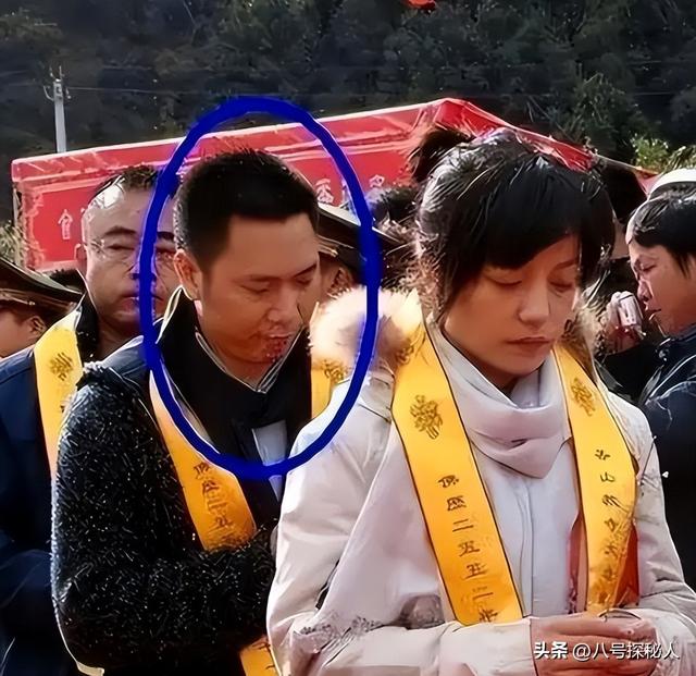 落地凤凰不如鸡！赵薇回老家探亲，全副武装包裹，不敢露脸怕见人