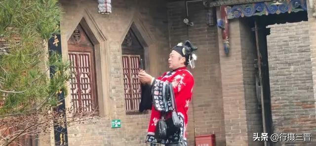 汉服古韵迎佳节 别样三八绽芳华——万荣李家大院妇女节人气火爆