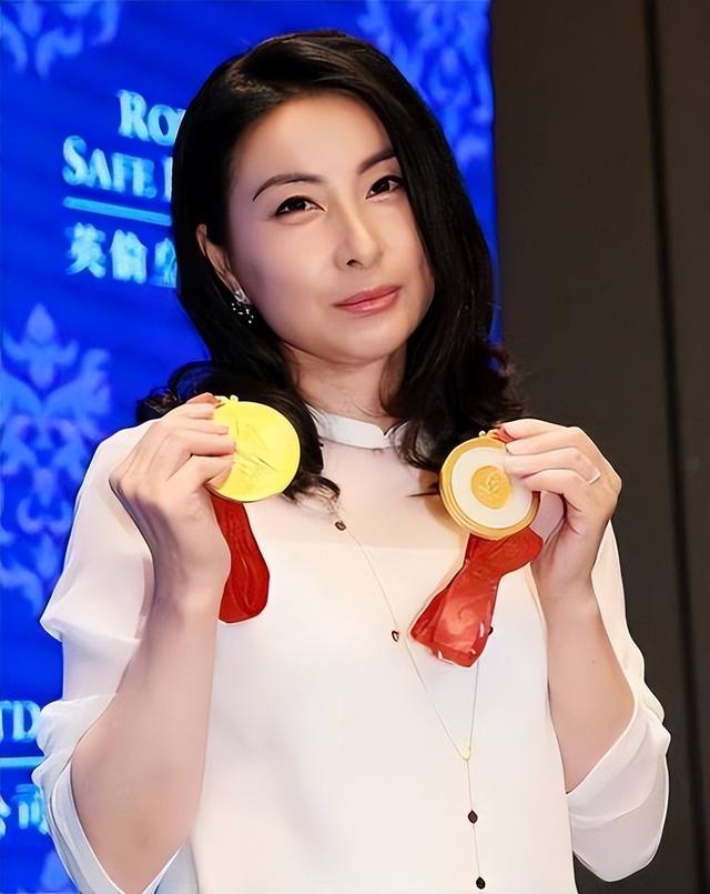 摊牌了！结婚13年	，郭晶晶再次迎来喜讯，原来霍震霆当年没说错