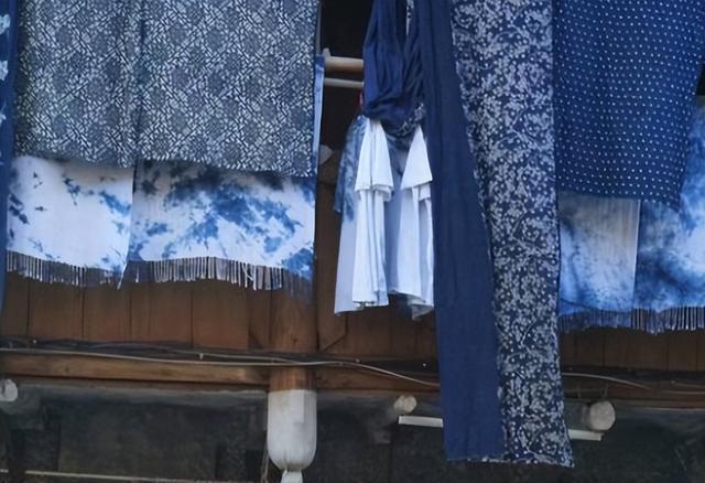 进山疗愈爆火，年轻人为何在寺庙制香、苗寨染布里找寻自我？
