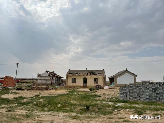 达茂旗达尔罕、百灵庙、乌克忽洞，固阳银号、忽鸡沟田野考察笔记