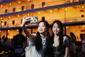 “与青春不说再见！”湖大师生共赴长江上的“毕业礼”图片