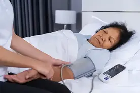 提醒：颈动脉斑块亮红灯的第一信号，转头时就察觉？多数人没留意图片