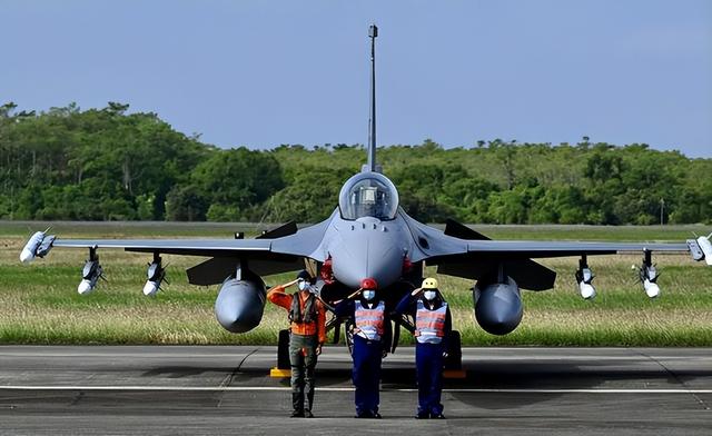 特朗普恐怕没料到，大批军火还没运抵台岛，中方一招直打美国七寸