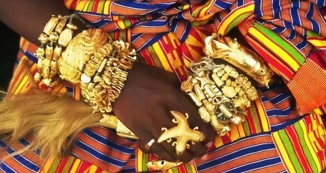 非洲的“黄金部落”：酋长有80个老婆，就连女性的内衣都是镶金的