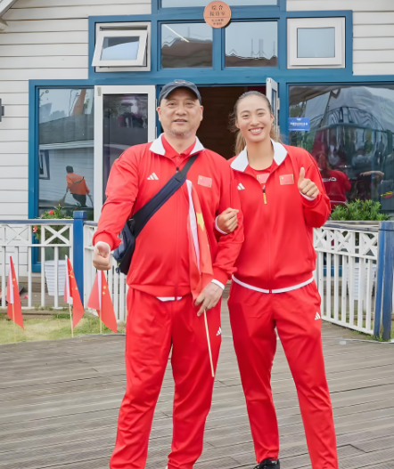 郑钦文入院手术后近照曝光，释放三个信号，李娜说的没错