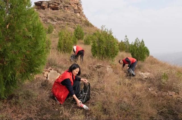 九九重阳·超越自我·共攀新高——佳县人民检察院开展重阳登山活动