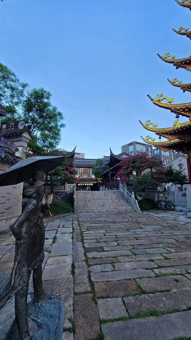 成都有一处人气低落的古镇，正处于荒废状态也不为过，太可惜了