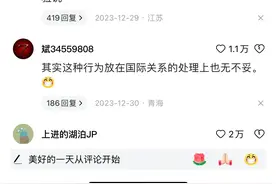 明明是女主人教训狗狗的视频，却有一位平庸的老铁破防了。图片