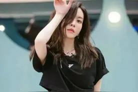 瑜伽裤走光引发网络热议，网友唏嘘不已。亮瞎你的眼图片