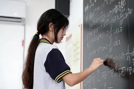 17岁数学天才少女姜萍，一名中专生闯入世界高等级数学竞赛决赛图片