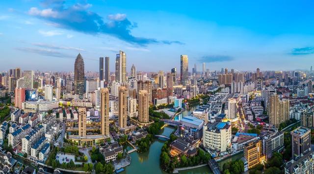 江苏适合定居的城市，不是南京和苏州，而是这座新一线小城