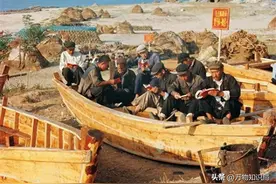 太罕见了！60-70年代的知青下乡，原来是这个样子，个个意气风发图片