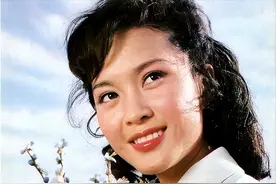 方舒：结婚7年背叛丈夫，出轨小10岁的屠洪刚，8年后被人插足婚姻图片