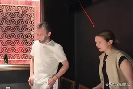 瞒不住了！原来李乃文的妻子是她，难怪藏这么多年，和朱媛媛神似图片