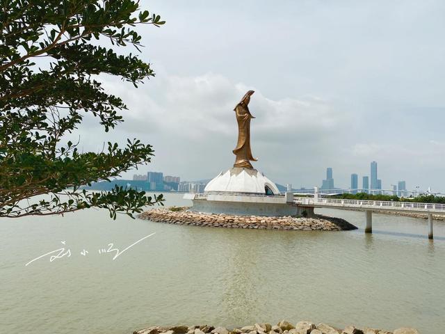 澳门海边竟然有一尊“观音像”，风格很特别，好多游客还不知道？
