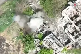 俄称打击乌军用机场 乌称击落俄军无人机图片