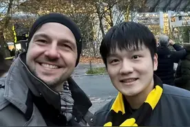 樊振东参加波尔退役仪式，双双晒照，网友：双向奔赴的友谊！图片