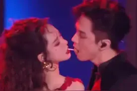 夫妻本是同林鸟，但很抱歉，这次李承铉也救不了性感外露的戚薇图片