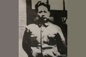 此日军少佐向八路军投降，还索要了一把枪，从此中国多了一个兵种图片