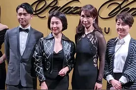 赌王家族罕合体！何超凤稳居C位，四太成陪衬，何猷君当众秀恩爱图片