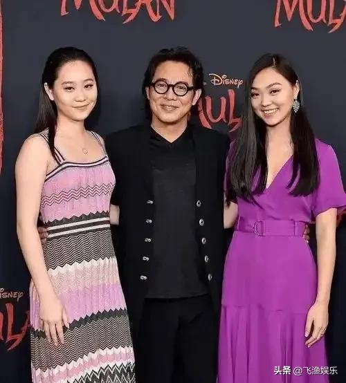李连杰二女儿李苔蜜五官精致，清丽脱俗，长得漂亮也像李连杰