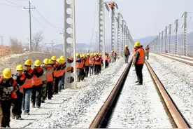 铁路职工坦言，目前铁路的环境就是职工想闲下来简直比登天还难图片