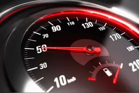 表显车速120km，实际车速是一样的吗？交警：搞错12分没了图片