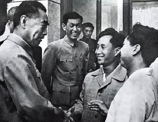 中国举重“祖师”陈镜开：曾被毛主席六次接见，十次打破世界纪录