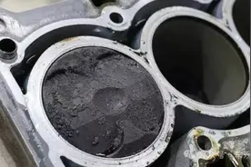 “空挡轰油门”能除积碳吗？维修工：教你几个笨招，积碳“全跑光”图片