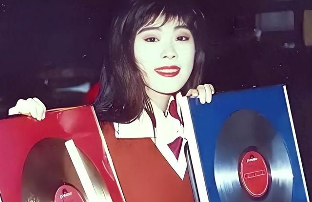 看得出来，关淑怡的事变真不少，新闻一曝出就让人觉得她像是从