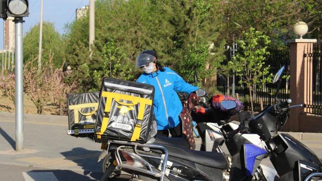 70万女骑手杀出来！中年女性涌入外卖大军，背后真相扎心！