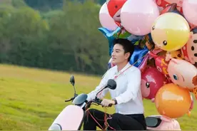 贾乃亮聚会后带美女回家，疑似恋情曝光，网友：不复婚就对了图片