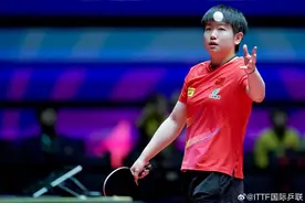 乒乓球单打世界杯-孙颖莎4-0战胜蒯曼 卫冕女单冠军图片
