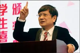 调任贵大一个月，学生喊出口号：郑强滚出贵大！五年后发生了逆转图片