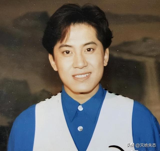 他8次上春晚，作死被捕入狱，今54岁无人问津，老搭档也断了联系