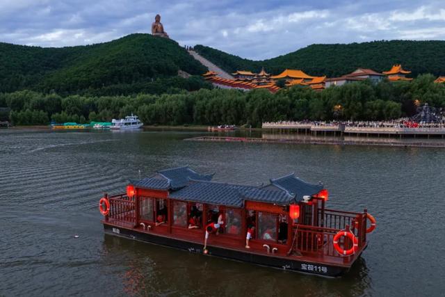 8月1日六鼎山莲花会夜游盛宴——光影与狂欢交织的沉浸式体验​
