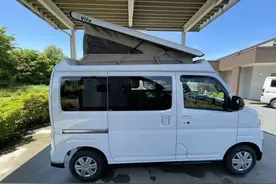 大发面包变身升顶房车，0.66L排量真省油，上下两张床位住3人图片