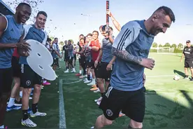 成功的路上，永远不会缺少争议！梅西获金球奖后各路大咖的反应图片