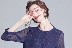 夏季雪纺花边领上衣裁剪图，简洁大方的款式很实用！图片