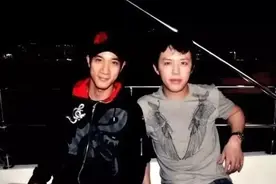 王力宏李云迪巧合坐同一航班，互当透明零交流，网友热议“复婚”图片