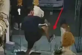 枉为人父！女孩被爸爸踢飞后续：知情人士发声，踢飞孩子原因曝光图片