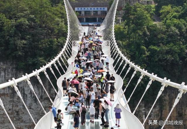 张家界咋成这样了？俩菜宰 844 元，四家店三个鬼秤！游客：再也不来了